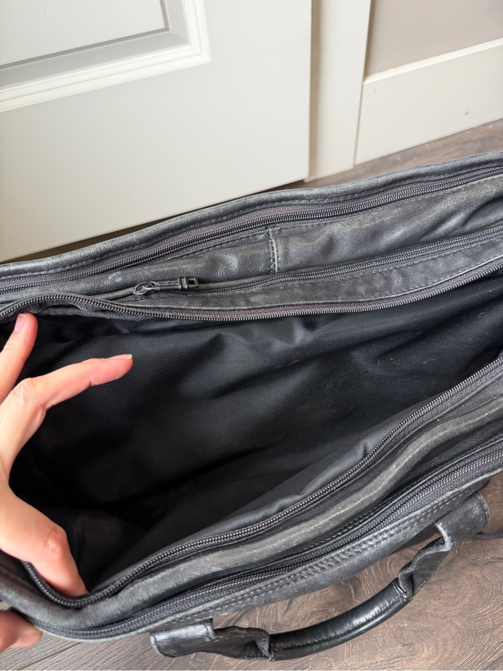 TUMI Black Leather Men’s Briefcase Shoulder Bag - Picture 12 of 15
